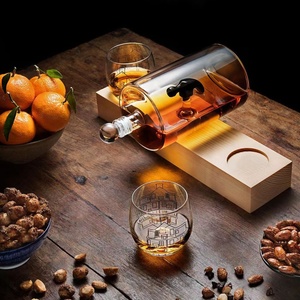 Quà Tặng Tùy Chỉnh Giảm Giá Hấp Dẫn Bộ Bình Rượu <span class=keywords><strong>Whiskey</strong></span> Khắc Hình Cầu Rượu Thế Giới 1000Ml 33Oz Với 2 Ly Whisky - Product Image 4