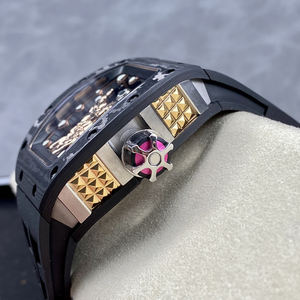 Reloj Tourbillon Personalizado con Diseño de Mano del Diablo, Caja de Carbono en Capas, Esfera Esqueletizada, Detalles en Oro de 18K, Reloj Mecánico - Product Image 5