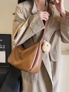 Multi-colored <b>leather</b> <b>large</b>-capacity shoulder bag, sweet style plush charm women's <b>handbag</b> series - Product Image 3