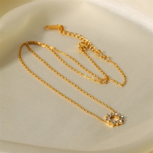 Accesorios de Moda para Mujer, Collares con Colgante Redondo de Cristal Hueco, Chapado en Oro de 18k sobre Acero Inoxidable - Product Image 3
