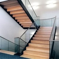 Escalier droit moderne en acier inoxydable durable avec monopoutre en U et garde-corps en verre, fabriqué à Foshan, pour appartement en bois écologique