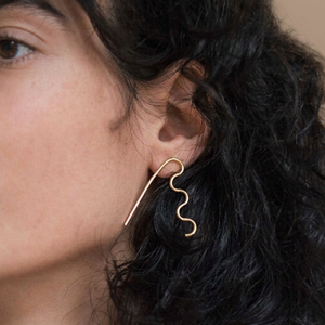 Boucles d'oreilles géométriques en laiton et plaqué or, faites à la main, design minimaliste, pour les occasions de fête, par Soumya Creations - Product Image 4
