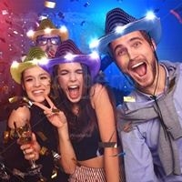 Chapeau de cowboy rouge lumineux à paillettes argentées LED, style unisexe, pour filles et garçons, décoration de Noël, fournitures pour fêtes de club, cadeaux de vacances