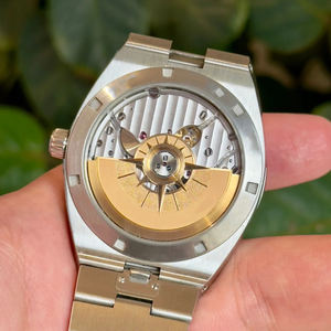 Montres VC pour hommes en gros d'usine, style de luxe de créateur, étanches 4500V, en acier inoxydable, bracelet 5A - Product Image 3