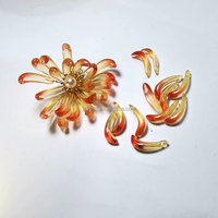 Rétro chrysanthème bord de mer fleur pétale forme perles de verre pour la fabrication de bijoux à la main épingle à cheveux accessoires en vrac en gros