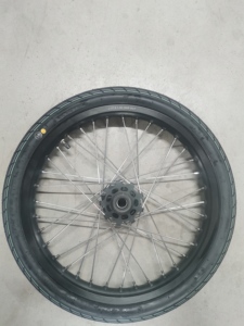 Jeu de roues Talaria Mx5 Supermoto, roues Talaria Mx5 de 17 pouces avec pneus route - Product Image 6