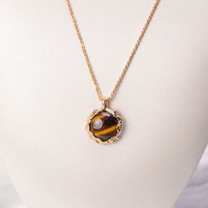 Collier pendentif en pierre œil de tigre plaqué or 18 carats, style vintage rétro, collier rond en pierres précieuses pour femmes, bijoux de mode, cadeau - Product Image 3