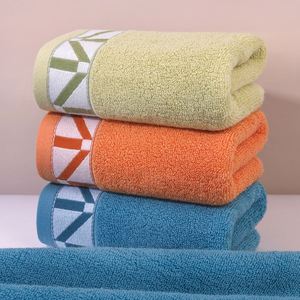 Ensemble de serviettes de bain en jacquard 100 % coton pur, doux, super absorbant, séchage rapide, brodé, couleur unie, design carré enroulé, fait main - Product Image 1