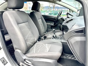 Berline d'occasion abordable Ford <span class=keywords><strong>Fiesta</strong></span> 2013 1.5L 5MT LHD 110CV Coffre 470L ESC Standard Voiture d'occasion fiable pour l'exportation - Product Image 4