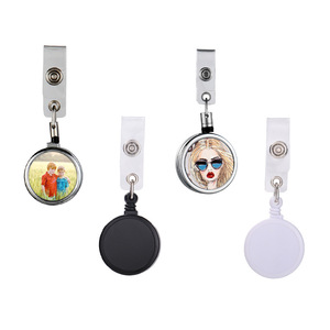 Insigne d'étiquette nominative en <span class=keywords><strong>plastique</strong></span> vierge de sublimation bricolage cadeau créatif <span class=keywords><strong>impression</strong></span> UV de feuille d'aluminium en métal avec corde rétractable cachée de 40mm - Product Image 1