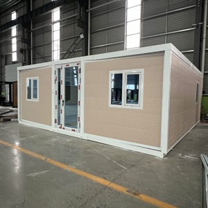 Bungalow en bois préfabriqué extensible de 40 pieds <span class=keywords><strong>Chalet</strong></span> en bois à cadre en acier Panneau sandwich utilisé pour la maison de bureau Abri de voiture parfait - Product Image 1