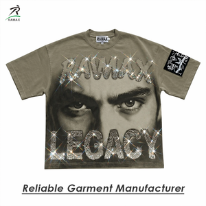 เสื้อยืดโอเวอร์ไซส์ RAMAX สำหรับผู้ชาย แขนสั้น ผ้าฝ้าย 100% พิมพ์ลายกลิตเตอร์ ประดับเพชร ลายรูปภาพ สไตล์สตรีท คอกลม - Product Image 2