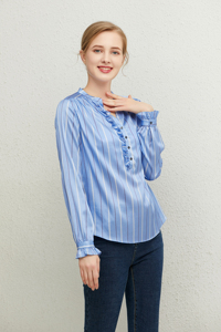 Tessuto in Raso Duchesse Elasticizzato <span class=keywords><strong>a</strong></span> <span class=keywords><strong>Righe</strong></span> Blu <span class=keywords><strong>e</strong></span> Bianche per <span class=keywords><strong>Camicia</strong></span> da <span class=keywords><strong>Donna</strong></span> in Seta - Product Image 4