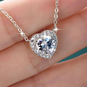 قلادة أنيقة لامعة بتصميم قلب حلو مرصعة بالزركون، سلسلة عنق على شكل حرف V لعيد الحب للنساء - Product Image 3