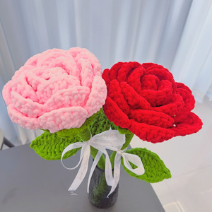 Roses rouges et roses en laine tricotées à la main pour la Saint-Valentin, emballage cadeau individuel, rose en crochet personnalisée - Product Image 2