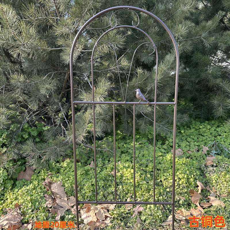 สีบรอนซ์ หนา 50 ซม. กว้าง 12 เมตร สูง