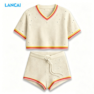 Tenues d'été 2026 : Ensemble tricoté ajouré avec manteau et short pour femme, cardigan à manches courtes et col en V, couleur contrastante, et short assorti - Product Image 1