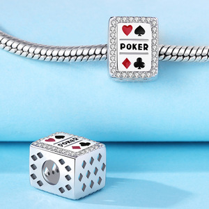 Nuevo colgante de cuentas con forma de carta de juego, diseño original, lujo discreto, moderno y versátil. - Product Image 5