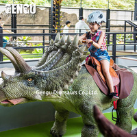 Manège de dinosaures pour enfants dans un parc d'attractions