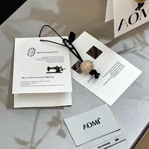 Étiquettes de vêtements de luxe personnalisées, chemises, étiquettes de cartes avec nom et ficelles imprimées sur du papier typographique - Product Image 3