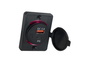 Cargador USB Impermeable para Motocicleta con Puertos Tipo-C + Tipo-A, Carga Rápida QC 3.0 y PD, Potencia Máxima de 20W, Uso Universal - Product Image 1