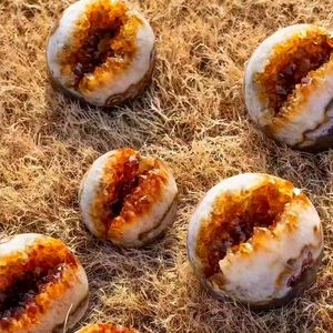 Sphère de géode de cristal de quartz orange à sourire ouvert, très vendue, décoration d'intérieur distinctive et exclusive pour les connaisseurs de design d'intérieur - Product Image 6