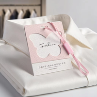 Étiquettes personnalisées en papier avec logo, gaufrées, pour vêtements, avec trou, pour emballage de vêtements
