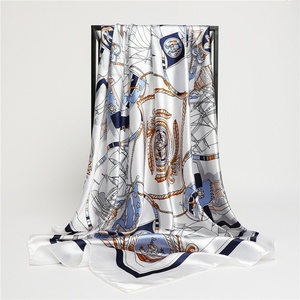 Foulard carré en satin de polyester doux 90x90cm – Tendance automne, polyvalent, pour maman - Product Image 3