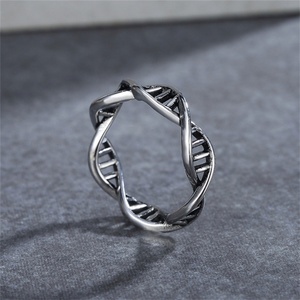 Cadeau de fiançailles, anneaux creux en acier inoxydable plaqué or, anneaux en spirale DNA torsadés - Product Image 2