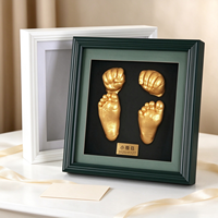 Cadre photo mural rustique DIY pour empreintes de mains et de pieds de bébé avec impression UV et design évidé