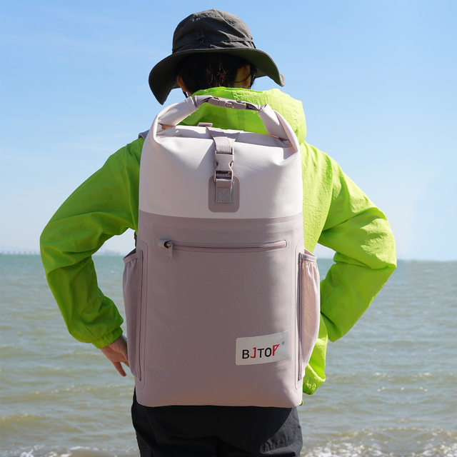 Hot Sales Eco-Friendly Waterproof Fashion Zipper Rolltop Travel Rucksack 25L Arcuate Shoulder Strap Backpack Global Recycled