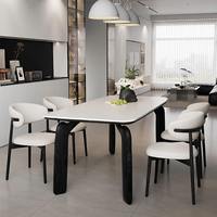 Table à manger avec structure en bois en forme de pattes d'éléphant, plateau en ardoise crème, paire de chaises vintage, compacte et personnalisable