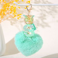 Nouveau vert coeur forme boule de poils lettre porte-clés en gros goutte sequin 26 lettre porte-clés femmes sac à dos accessoires