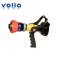 Lance d'incendie Volla Jet Spray à double fonction avec valve coulissante, protection individuelle (2,5-4 L/s), angle de brumisation 0-120°, portée 34,2 m, 1,0 MPa