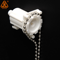Store à fenêtre unique traditionnel avec conception de chaîne de perles en métal