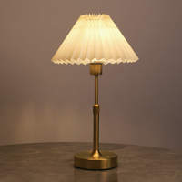Lampe de table rechargeable à succès avec abat-jour en tissu, finition laiton doré, intensité réglable, sans fil, fonctionnant sur batterie 5200 mAh pour la maison et la chambre
