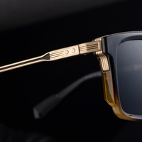 Lunettes de Soleil Partagas de Créateur Tendance, Vente en Gros, Verres UV400, Cadre Carré en PC, Branches Métalliques, Logo Personnalisé pour Hommes