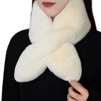 Écharpe tendance pour l'automne et l'hiver, cache-cou en fausse fourrure pelucheuse, mignon, chaud, élégant et polyvalent, avec un design croisé