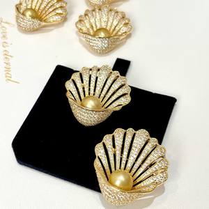 Broche de Perla Natural de Mar de 10-14 mm, Incrustaciones de Piedra Hao, Concha de Perla Dorada de Nanyang, Diseño de Flor de Concha, Chapado en Diamantes - Product Image 2