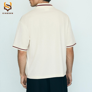 เสื้อโปโลผู้ชายแขนสั้นผ้าคอตตอนหวีอย่างดี แต่งขอบตัดสี ทรงปกติ สไตล์พรีปปี้ พิมพ์ลายตัวอักษร เสื้อยืดผ้าคอตตอน ขายส่ง - Product Image 5