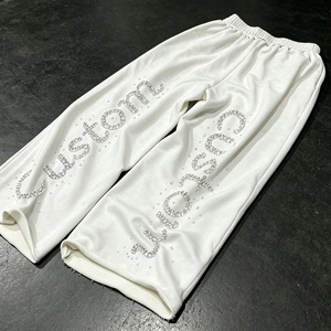 Fabricante de Pantalones Deportivos Personalizados, 100% Algodón, Corte Ancho y Holgado, con Pedrería y Bolsillos Dobles - Product Image 3