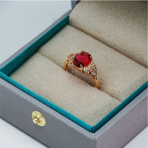 Petite quantité acceptée, boîte à bijoux en cuir PU de haute qualité, modèle 2022, luxueuse boîte à alliances pour mariage. - Product Image 5