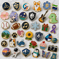 Assortiment de badges en émail métallique personnalisés, rigides et souples, sur le thème Anime, Musique, Fleurs, Sports, pour souvenirs et cadeaux, Fabricant et Fournisseur en gros