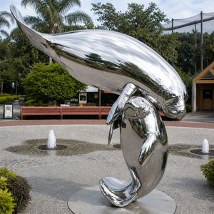 Lebensgroße Outdoor-Edelstahl-Manatee-Skulptur, hochglanzpolierte Meerestier-Statue für Plaza-, Park- und Küstendekoration - Product Image 2