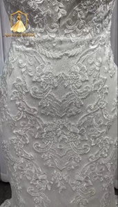 Aurtertx Bride <span class=keywords><strong>SARAY</strong></span> Abito da Sposa Classico a Maniche Lunghe con Scollo a Barca, Interamente in Pizzo, Stile Sirena, con Applicazioni in Pizzo Francese e Strascico a Cappella - Product Image 3