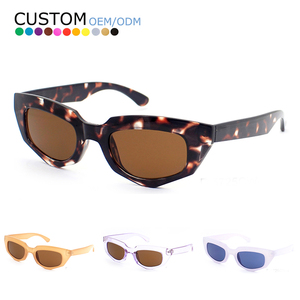Gafas de Sol Clásicas Vintage Negras de Moda para Mujer y Hombre, Montura Rectangular Pequeña Color Carey - Product Image 1