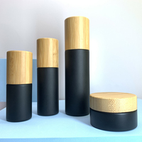 Set Kemasan Kosmetik Kaca Hitam Kustom dengan Tutup Bambu untuk Botol dan Stoples Perjalanan Label Pribadi Perawatan Kulit
