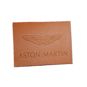 Etiqueta de Cuero para Prendas Euroview 4.2x6.7Cm con Logotipo Personalizado en Relieve - Product Image 4