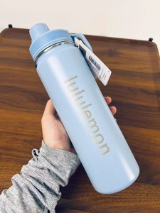 Nouvelle Offre 2026 : Gourde Sportive Isotherme Lululemons Sip en Acier Inoxydable à Double Paroi, Sans BPA, 24oz et 32oz, Idéale pour l'Extérieur - Product Image 2