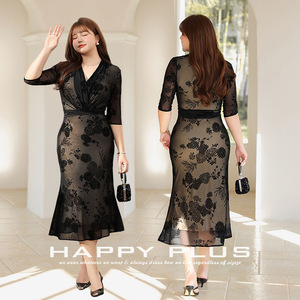 ชุดเดรสทรงเมอร์เมดลายดอกไม้สีดำสำหรับผู้หญิงไซส์พลัส ดีไซน์หรูหรา คอวี แต่งผ้าซีทรู รุ่น N9134 - Product Image 2